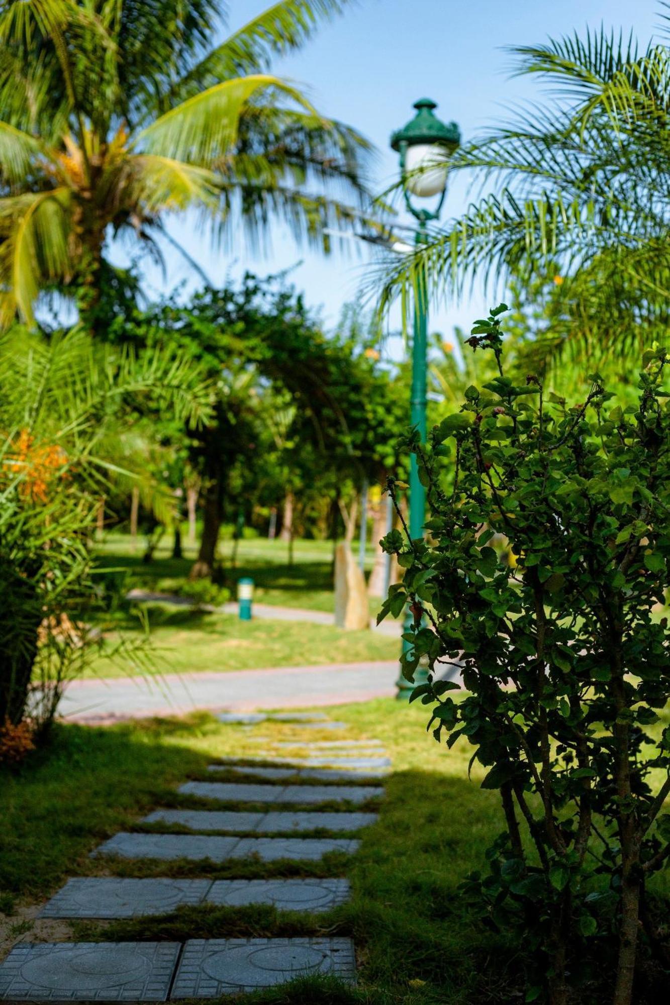 Gold Coast Hotel Resort & Spa Dong Hoi Exterior photo